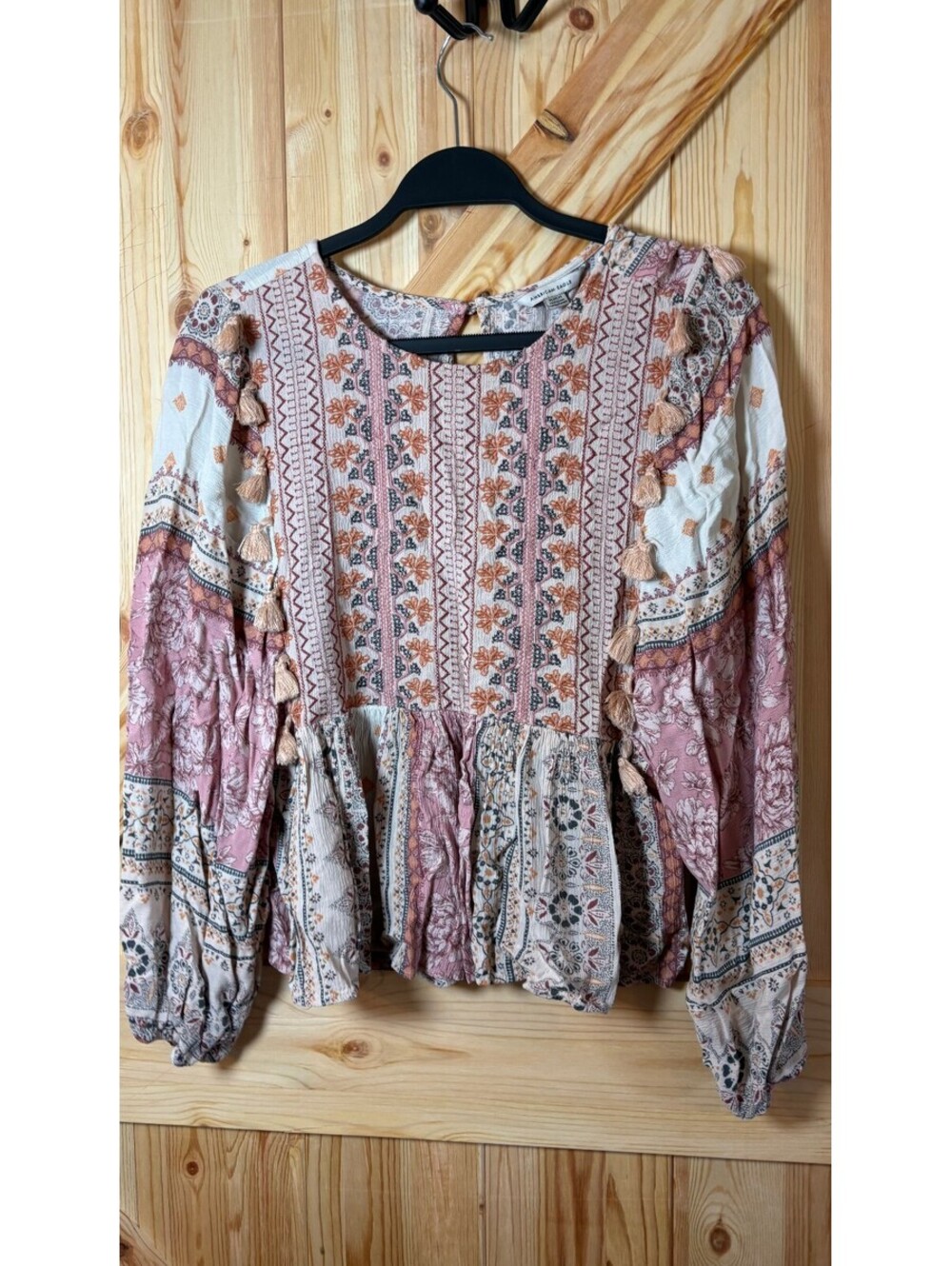 American Eagle Medium Floral Pattern Long Sleeve Blouse